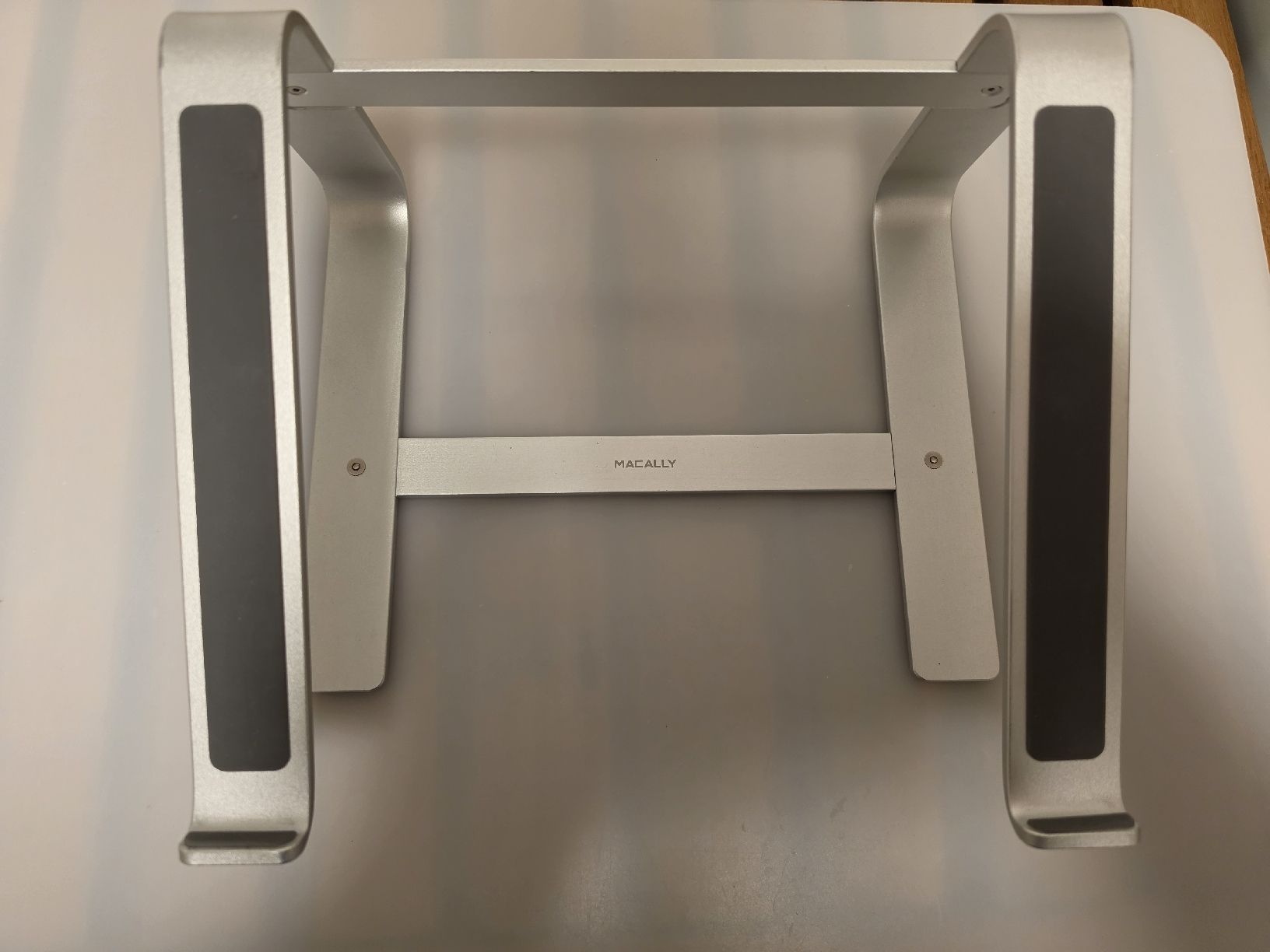 Supporti a parete: Macally Laptop Halter – Usato da Luzern venduto da luzri