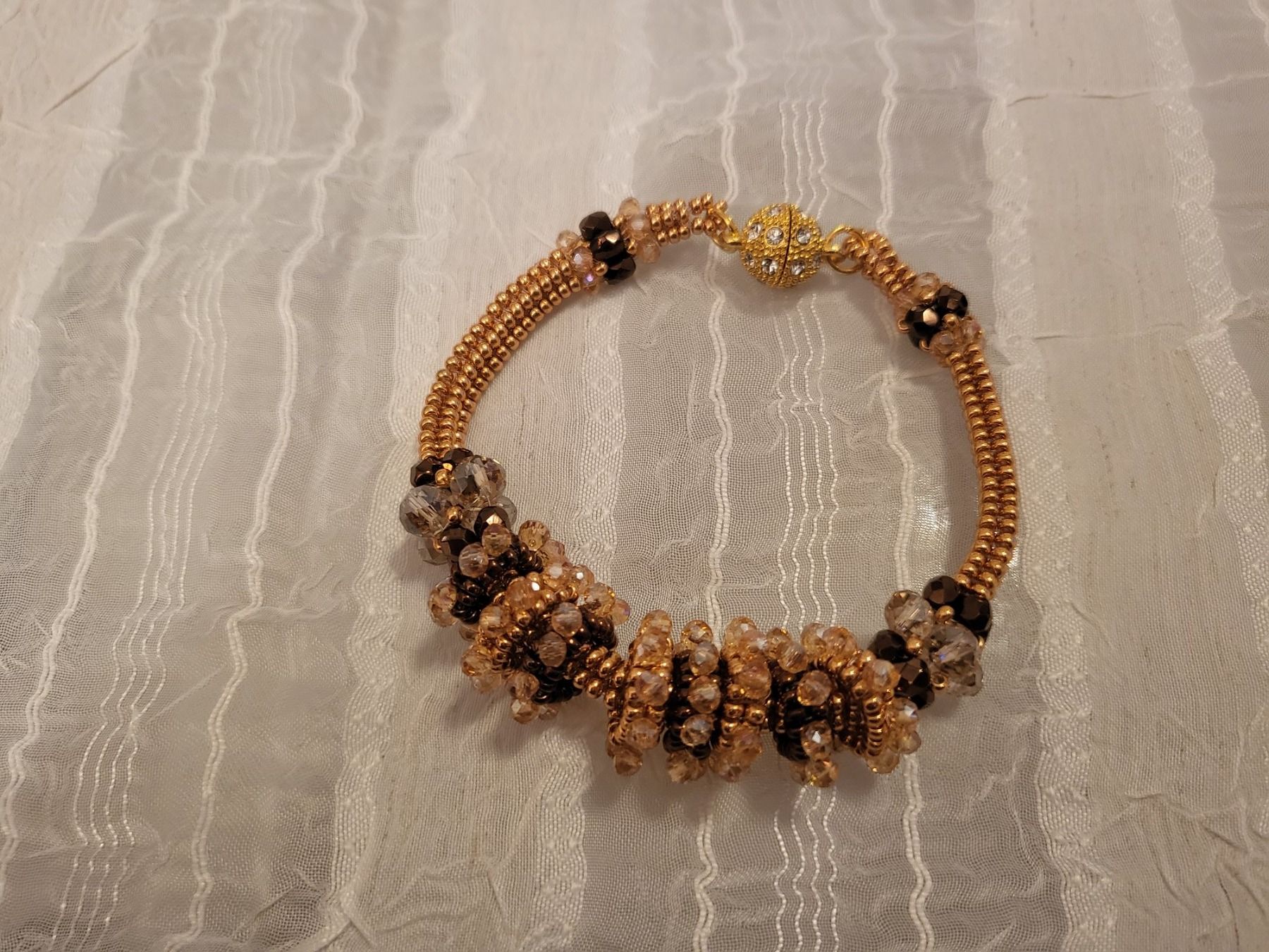 Bracciali & Braccialetti: Wunderschöne Armkette aus glasperlen – Nuovo e nell'imballaggio originale da Dietikon venduto da Eleda