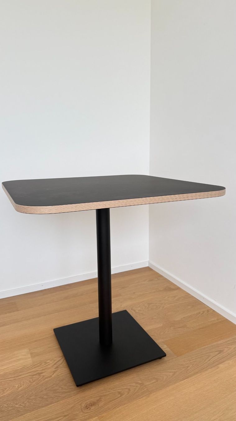 Tische: Quadratischer Tisch 75 x 75cm – Gebraucht aus Winterthur von Jaguar.B 1