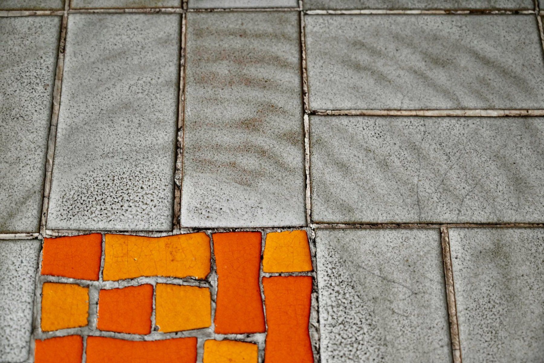 Tavoli: Table basse brutaliste acier brossé et céramique – Usato da COLMAR venduto da Sophiebellelurette 9