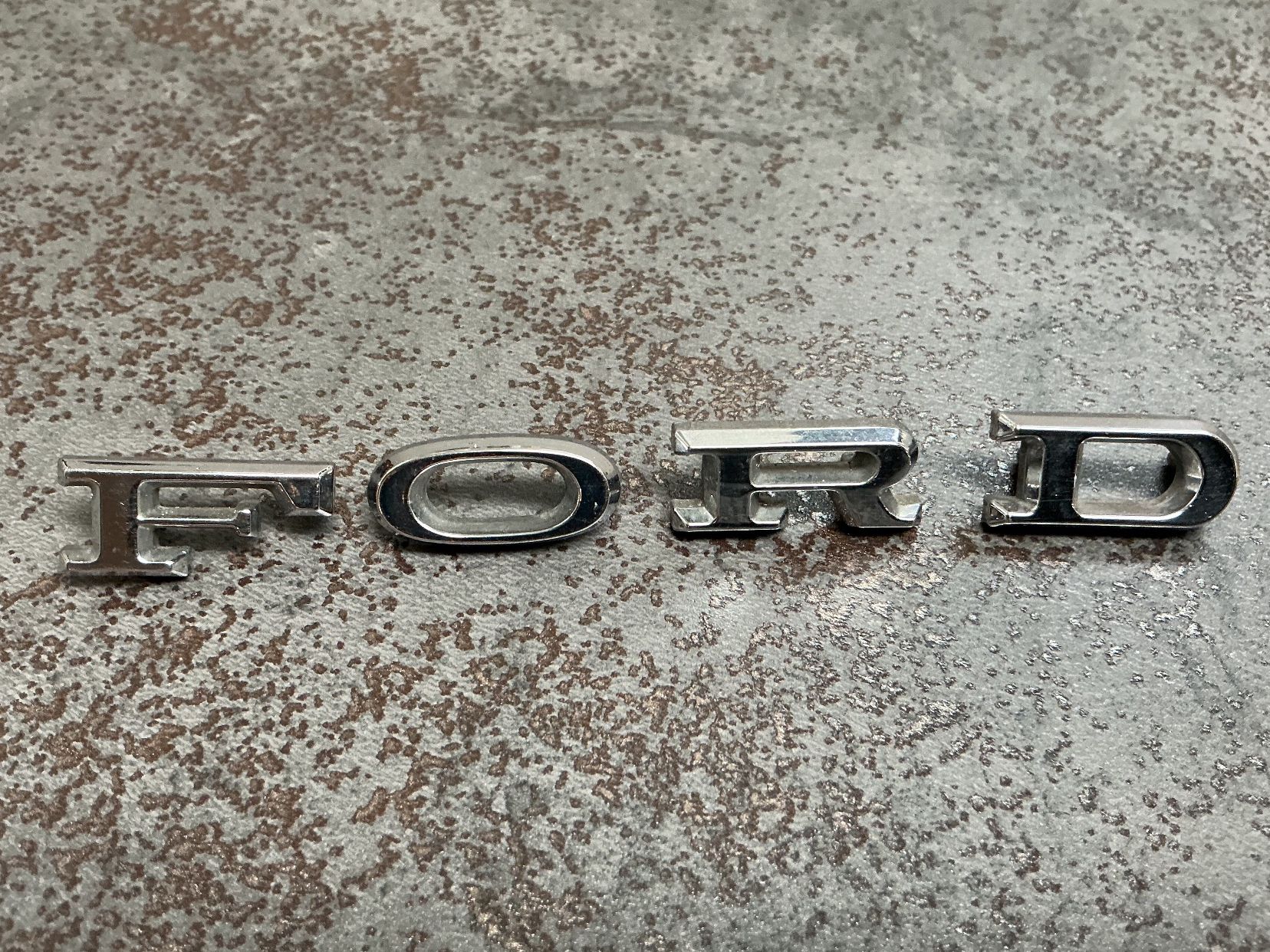 Ford Alle Autoersatzteile: Ford Buchstaben / Chrom Schriftzug / Oldtimer 70/80ziger – Gebraucht aus Horw von adler65
