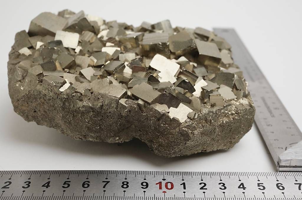 Mineralien & Heilsteine: Pyrit – Gebraucht aus Zürich von panda024 1