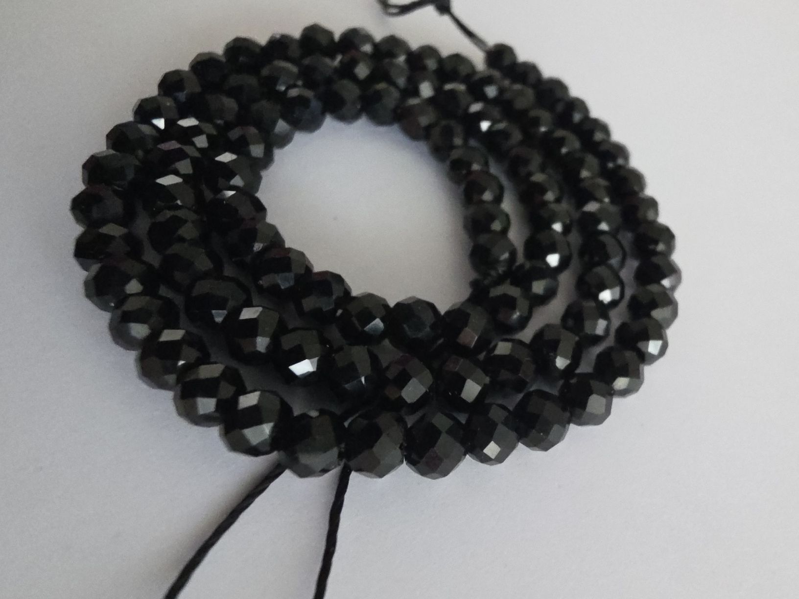 Mineralien & Heilsteine: Onyx schwarz facettiert ca. 4mm. Strang – Neu und originalverpackt aus Menziken von Mirager 2
