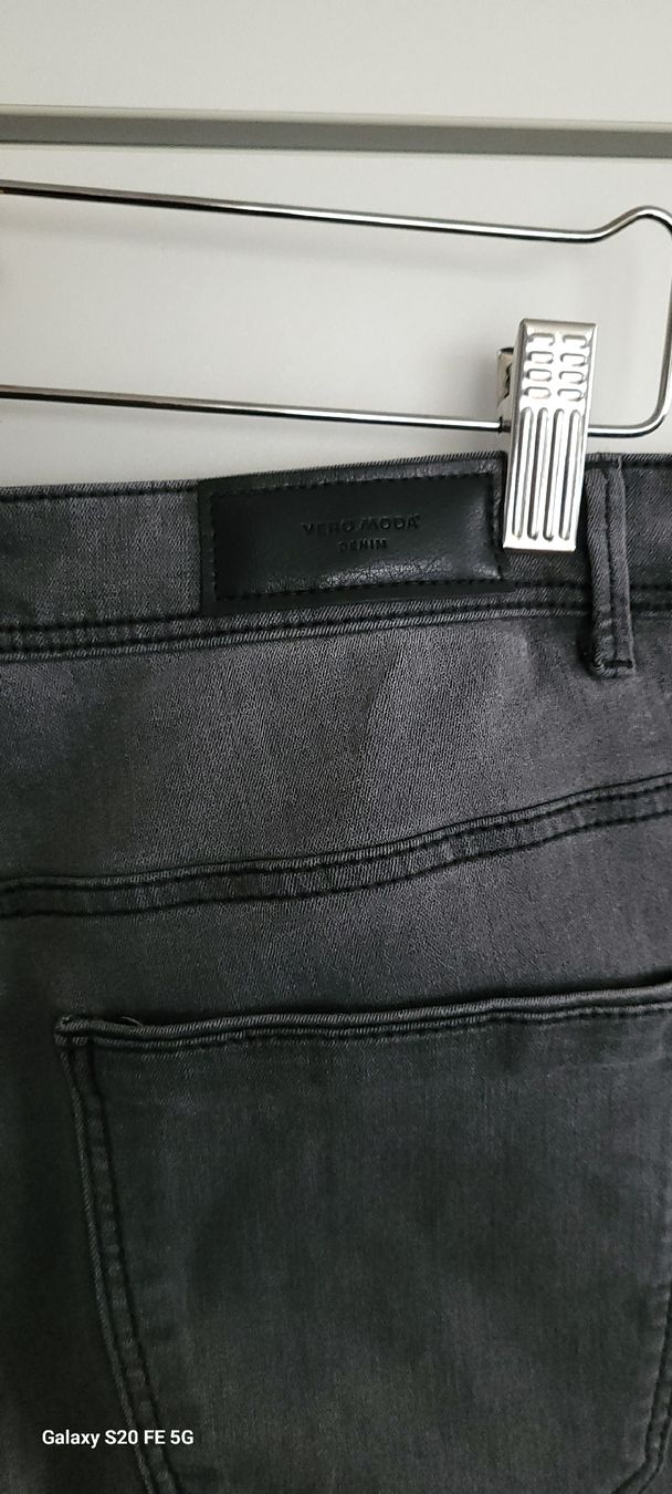 Vero Moda Jeans: Vero Moda Jeans Gr.L/32 – Usato da Oberaach venduto da Svea11 3