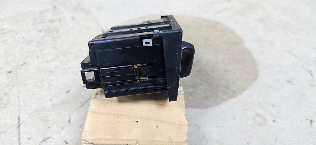 Volkswagen Tutti pezzi di ricambio auto: VW T4 Lichtschalter Schalter Licht Scheinwerfer 7D0941531C – Usato da Schaffhausen venduto da Parg86 3
