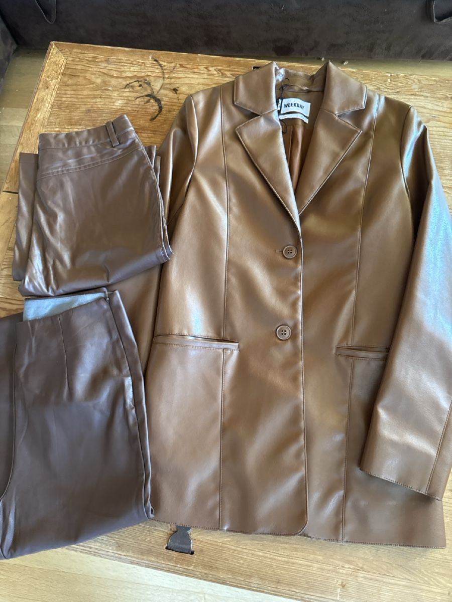 Lotti di vestiti: Kleiderpaket Lederimitat Gr. 34/36 – Usato da Mauren venduto da ducducturi