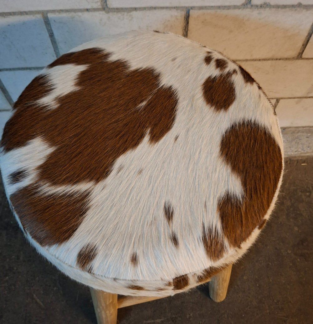 Sgabelli: Barhocker mit Fellbezug - Holzbeine - neu – Usato da Weggis venduto da Mylemontree 2