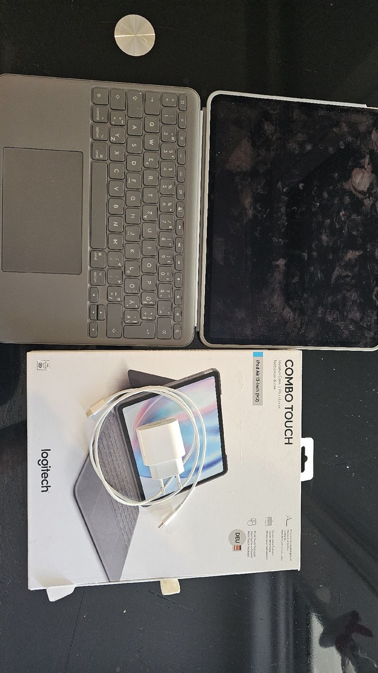 Apple Tablet PC: IPad Air 13 (M2) + Logitech Combo Touch – Nuovo (secondo la descrizione) da Meyrin venduto da zia_wgg9 2