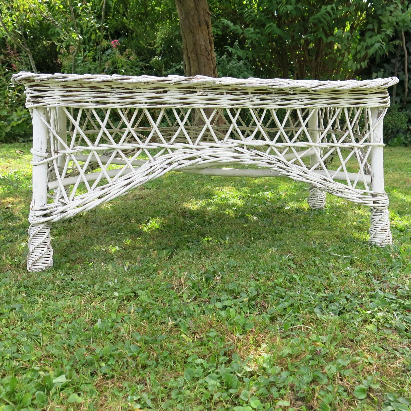 Tische: Korbtisch weiss Original – Gebraucht aus Seltisberg von pipistrumpf 8