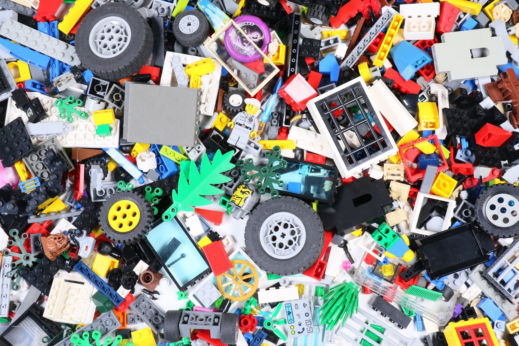 Lego Baukästen: 1.5 kg. Legoteile mit Minifiguren – Gebraucht aus Hettlingen von Scholi99 1