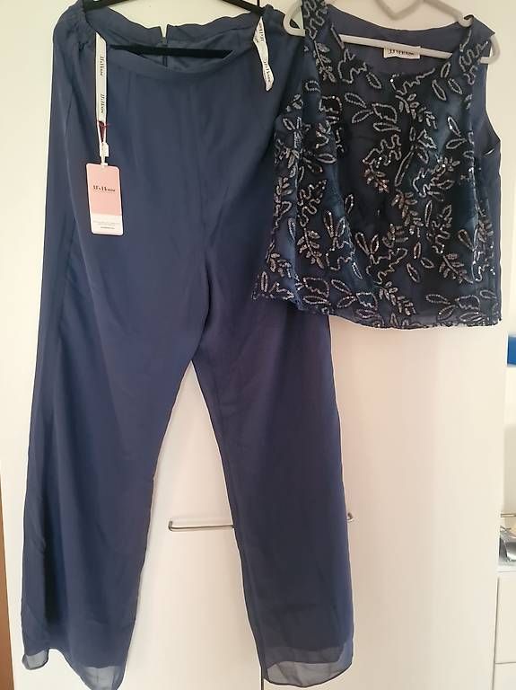 Costumes: Festlicher Dreiteiler – Neuf (Voir description) à Schüpfheim par Prisi62
