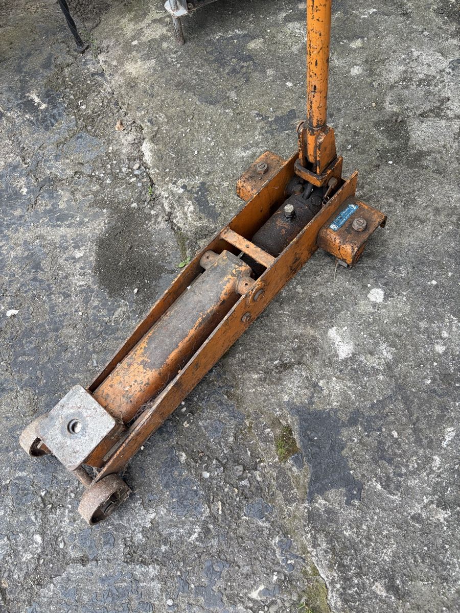 Tutti gli attrezzi: Ancien cric de garage 3T – Usato da Orsonnens venduto da cdms57 1
