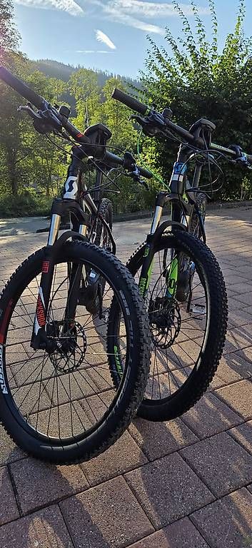 Biciclette: 2x Scott E-Aspect E-MTB Hardtail Bosch PowerPack 500 – Usato da Serneus venduto da eLANi