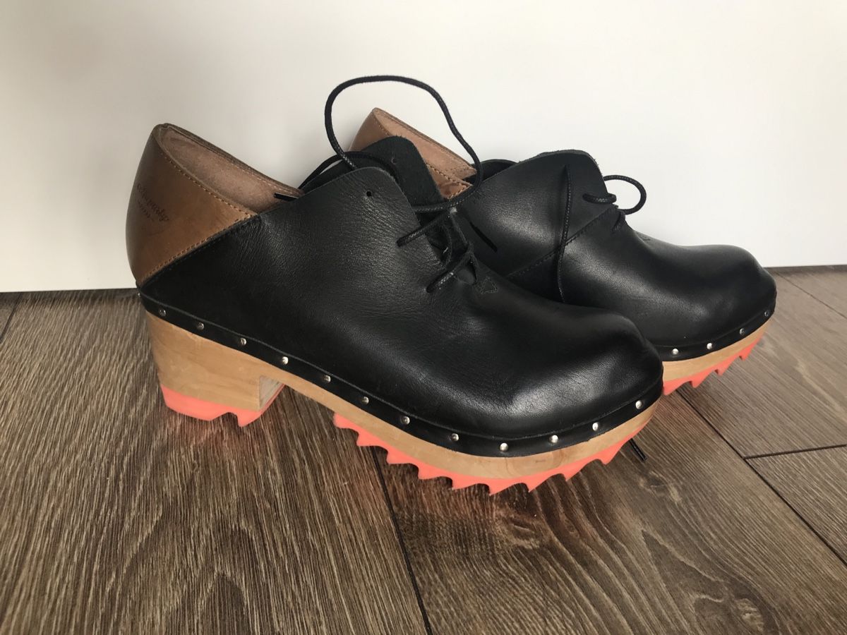Scarpe da donna: Sabots de design cuir noir et bois, 37/38 – Usato da Grimisuat venduto da eliseba88