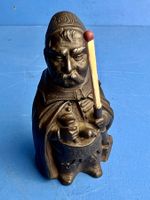 antiker figürlicher Zündholzbehälter 8 cm Gusseisen Soldat