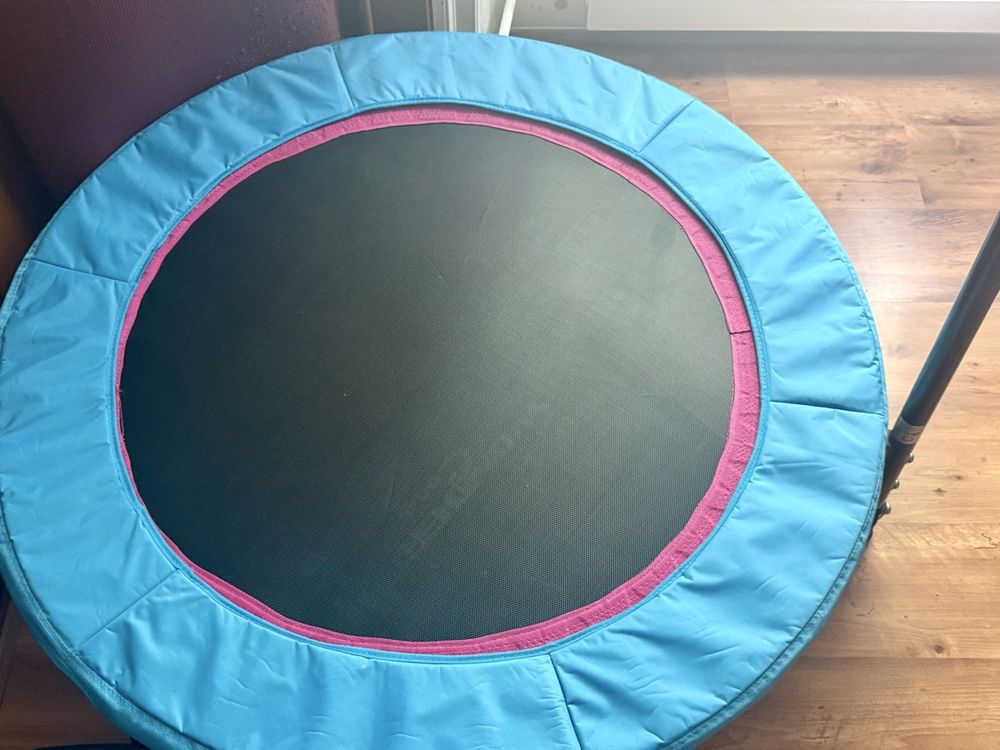 Mini Trampolin mit Haltegriff - Ideal für Indoor-Fitness! 2