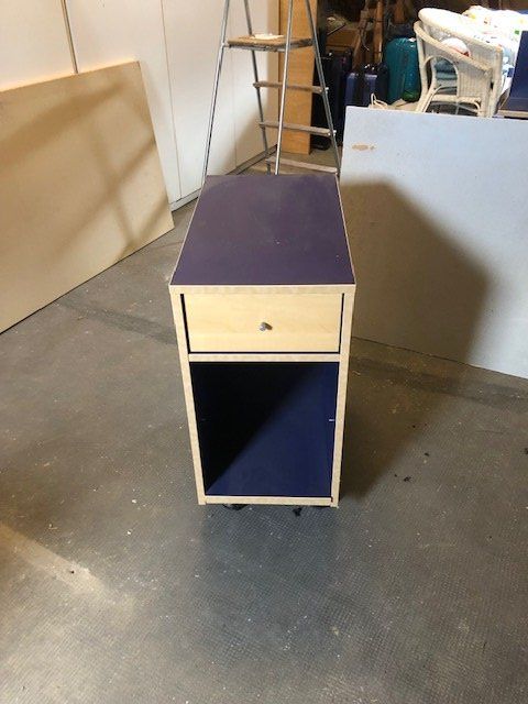 Ikea Banconi: Rollcontainer /Nachttisch Ikea und Regal blau – Usato da Basel venduto da aline_spr