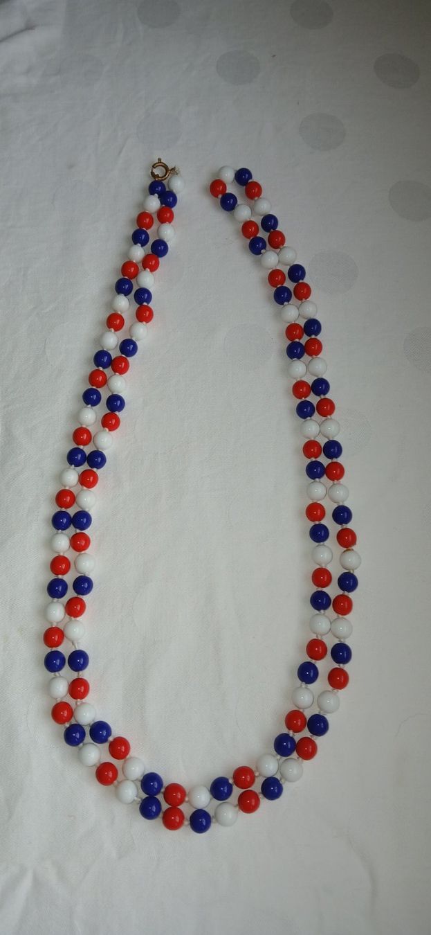Catenine: Vintage Glasperlenkette blau/rot/ weiss – Nuovo (secondo la descrizione) da Greifensee venduto da Foxglove