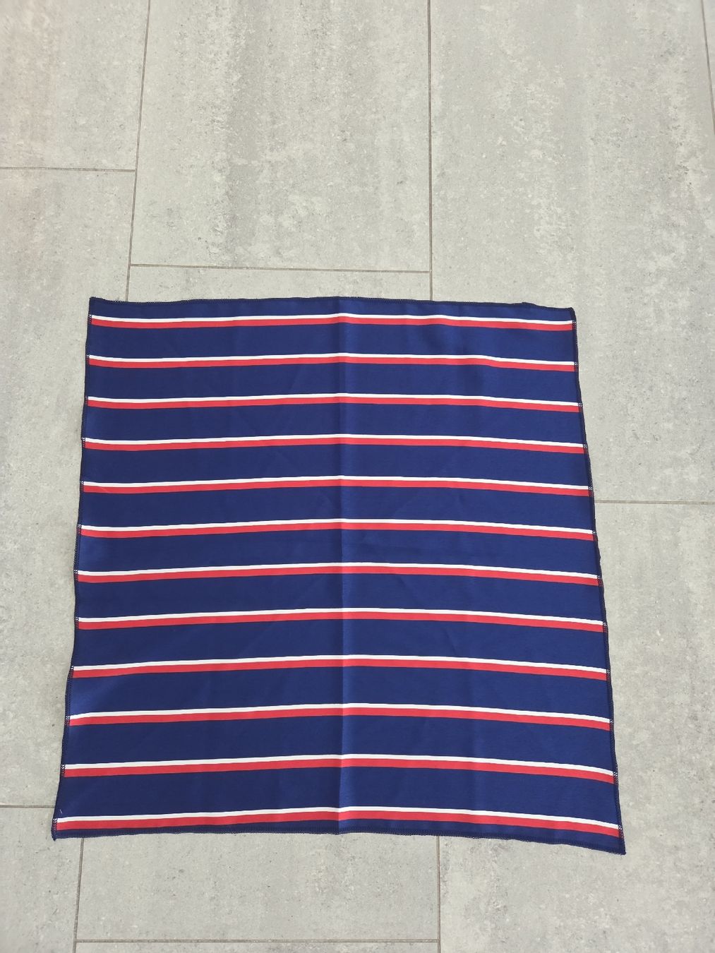 Foulard & Sciarpe: schönes Foulard, Tuch – Nuovo (secondo la descrizione) da Wiesendangen venduto da Sinhuk