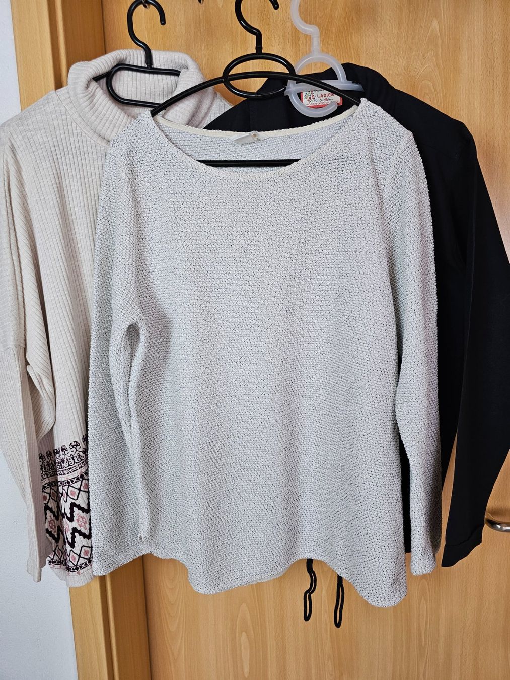 Lots de vêtements: Jeans & 3 Oberteile Grösse 40/42  L – D'occasion à Einigen par Pretorius66 4