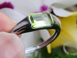 Silberring mit grünem Peridot, verstellbar - Sommerlook!