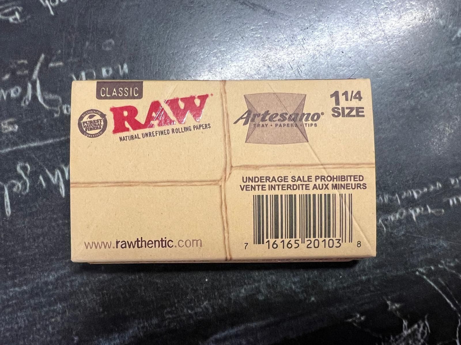Tabacchi: 3 x RAW 1 1/4 Rolling Papers, ungebleicht, mit Filterpapier – Nuovo e nell'imballaggio originale da Buchs SG venduto da Pocolocoli 1