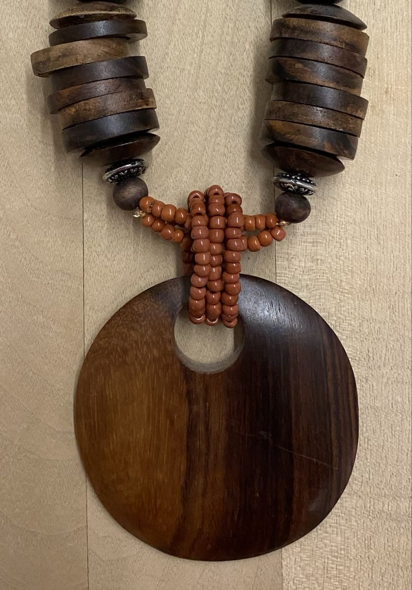Ketten: Statement Holz-Kette mit grossem Holz Anhänger – Neu (gemäss Beschreibung) aus Lyss von Sibella56 2