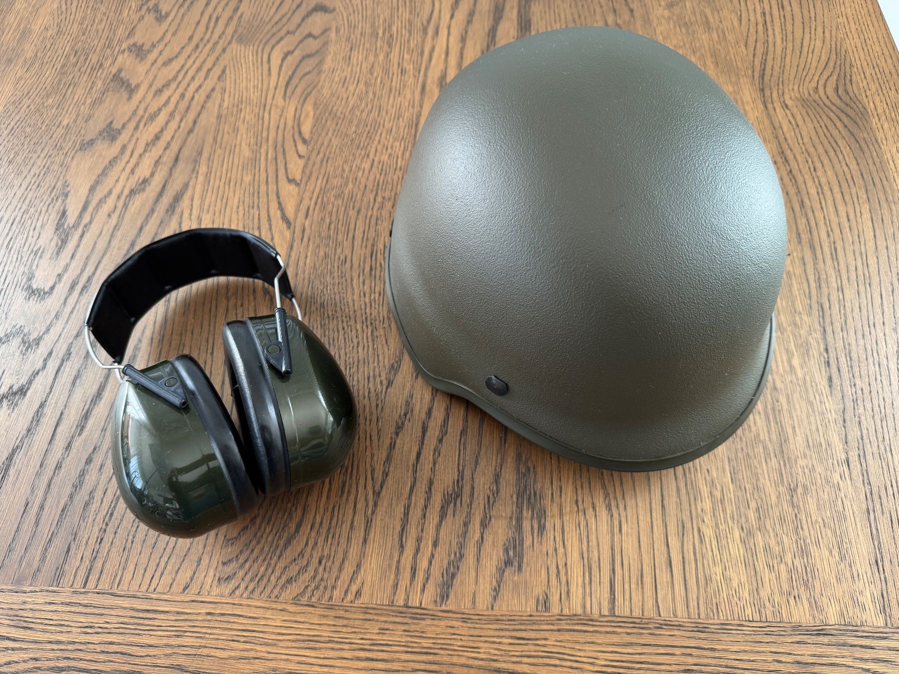 Uniformi & Effetti personali: Armeehelm & Pamir Peltor – Usato da Bern venduto da tradestation