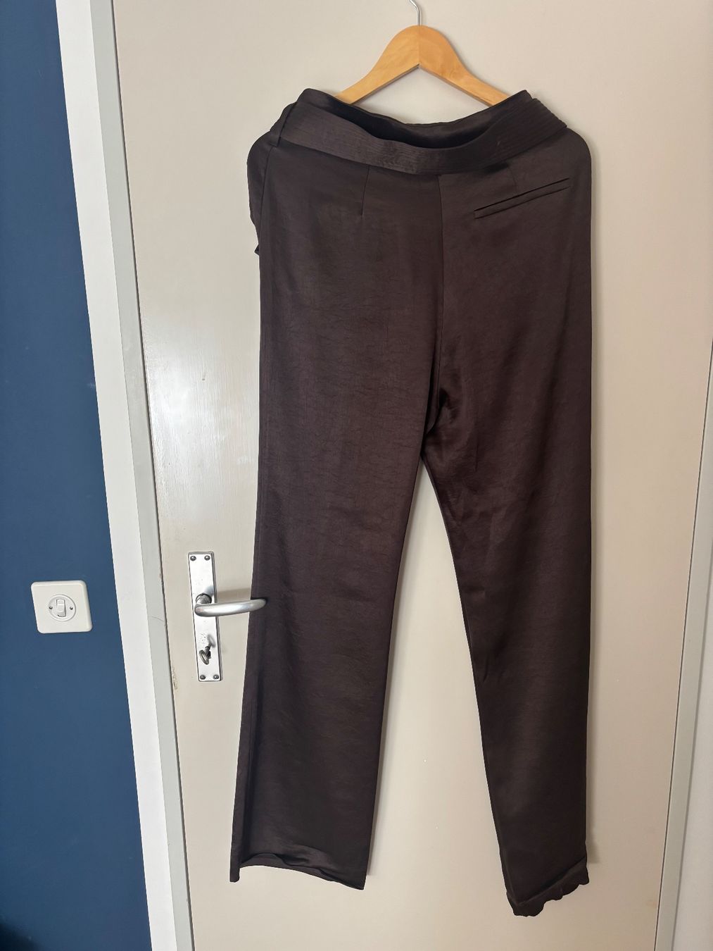 Nanushka Hosen: Nanushka Hose braun – Gebraucht aus Sissach von shantee 4