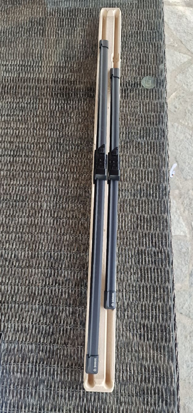 Bosch Tutti pezzi di ricambio auto: Essuie-Glaces Bosch Aerotwin A102S – Usato da Vernier venduto da dyl_8v8k 4
