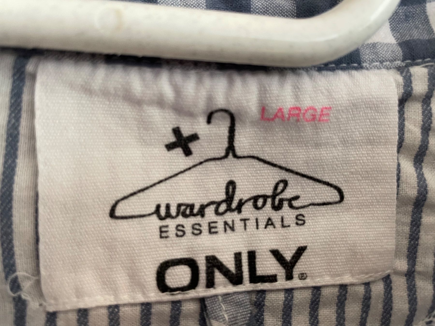 Only Blusen: Only Karobluse tailliert M/L – Gebraucht aus Bern von brup 2