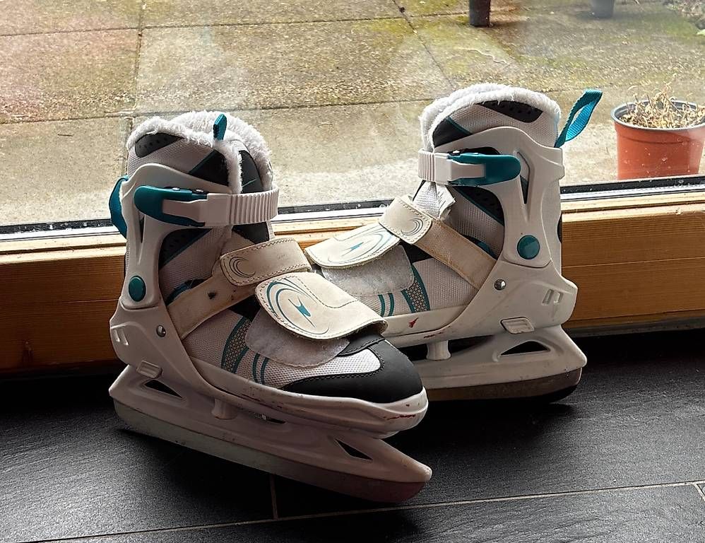 Pattini da ghiaccio: Patins à glace enfant taille ajustable – Usato da St-Légier-Chiésaz venduto da san_py8b