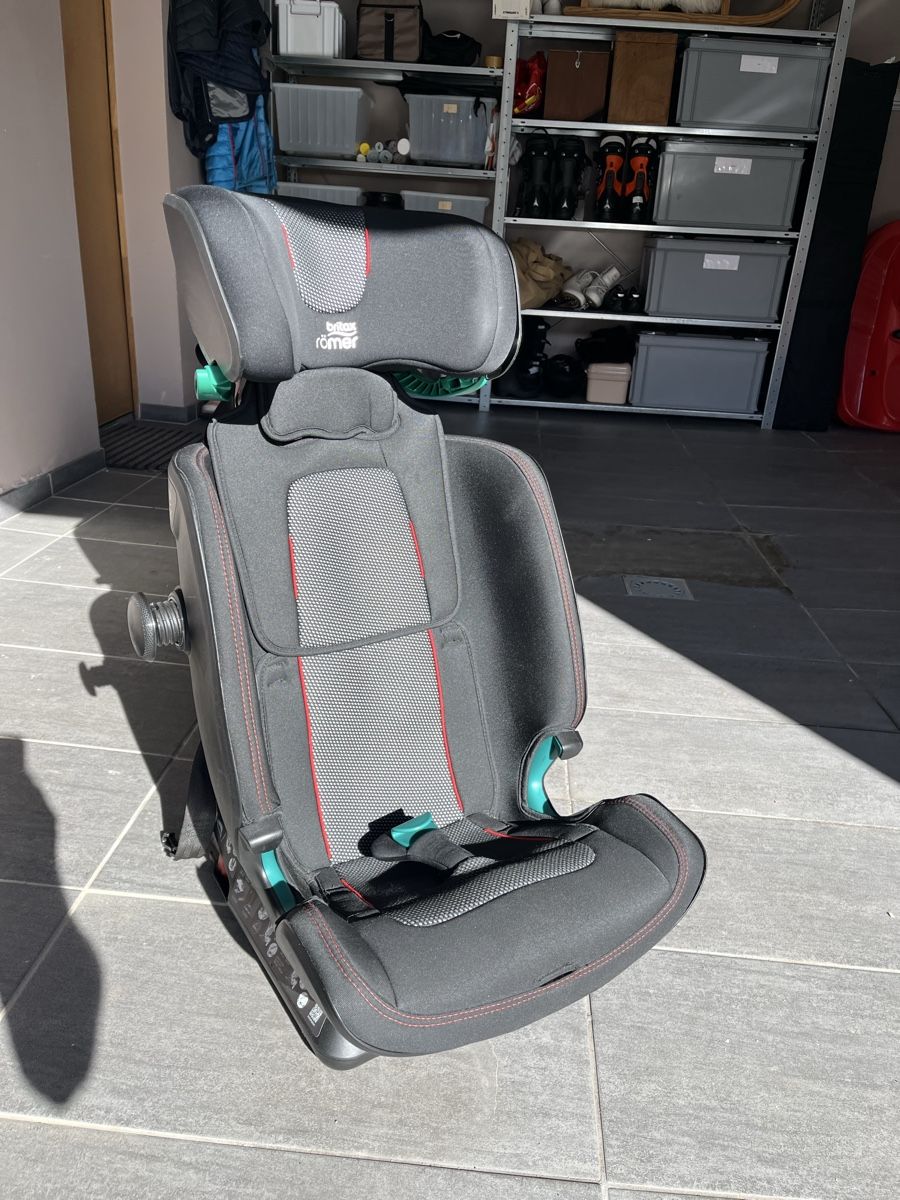 Britax Römer Seggiolini per auto: Siège enfant britax römer Advansafix i-Size – Usato da Yverdon-les-Bains venduto da Fdurussel