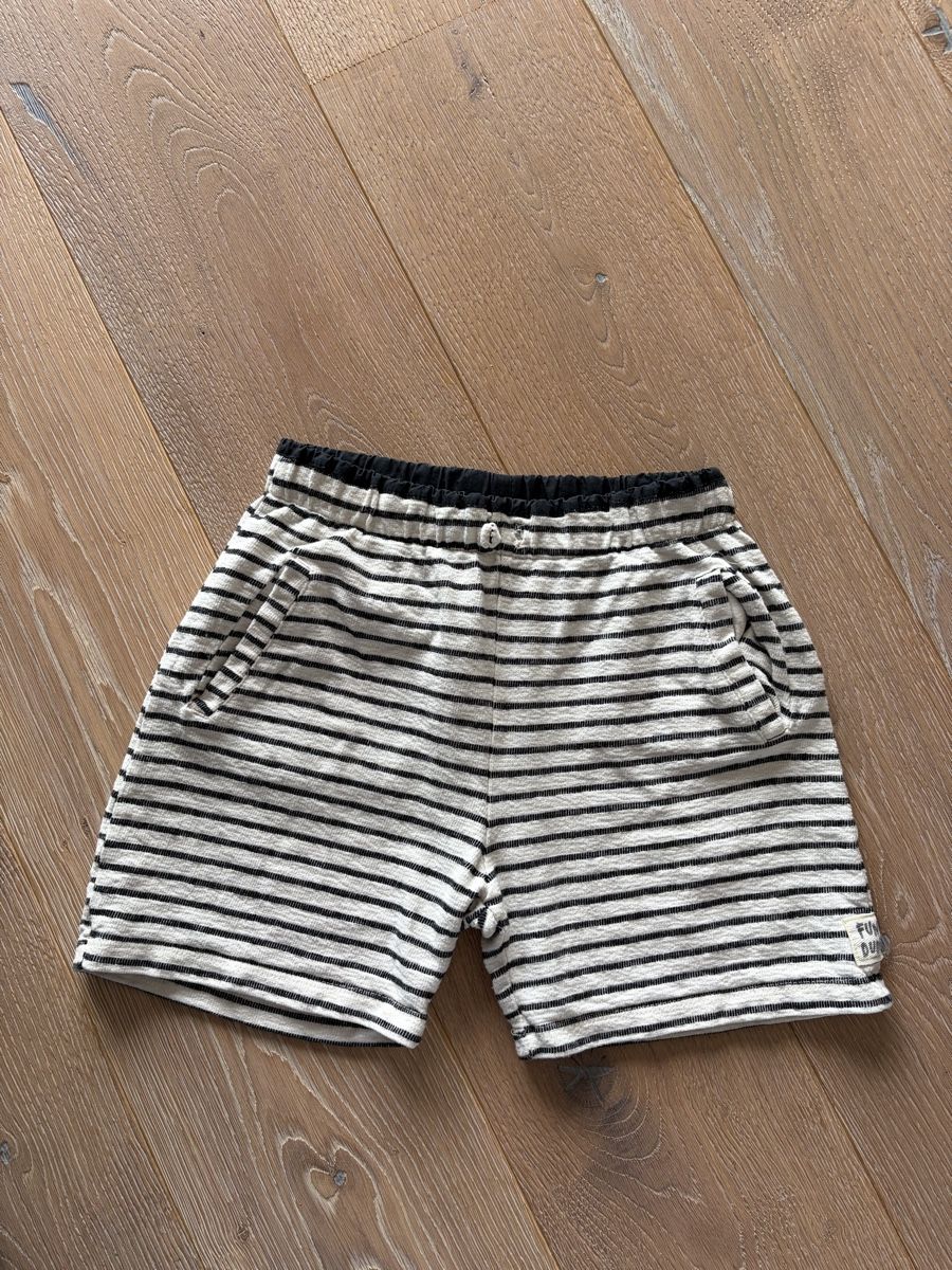 Zara Pantaloni: Shorts Zara Grösse 134 – Usato da Aarburg venduto da cha_6t8j