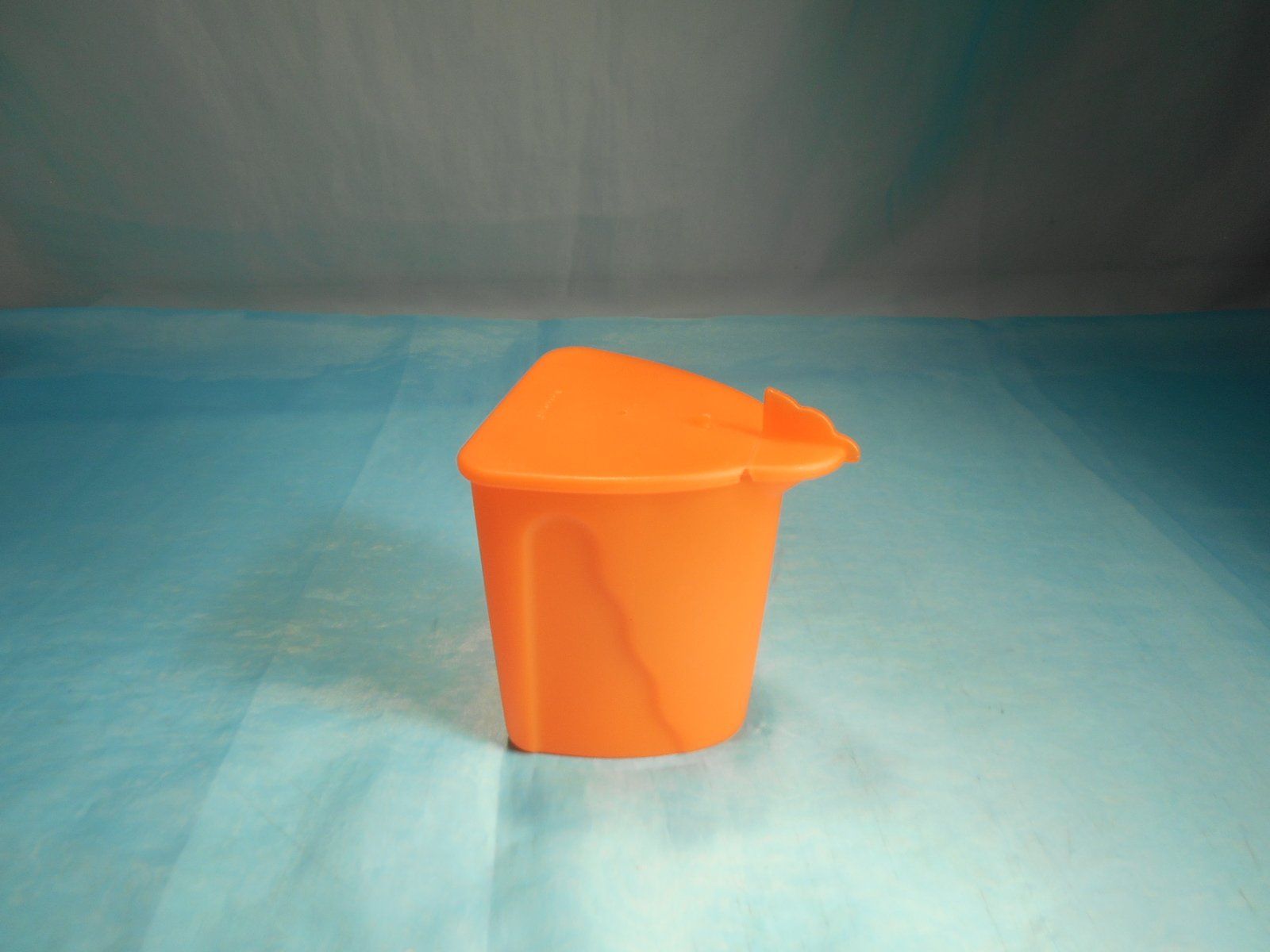 Tupperware Contenitori & Simili: Tupperware Behälter, "Junge Welle", orange – Nuovo (secondo la descrizione) da Bellach venduto da JingleCherry