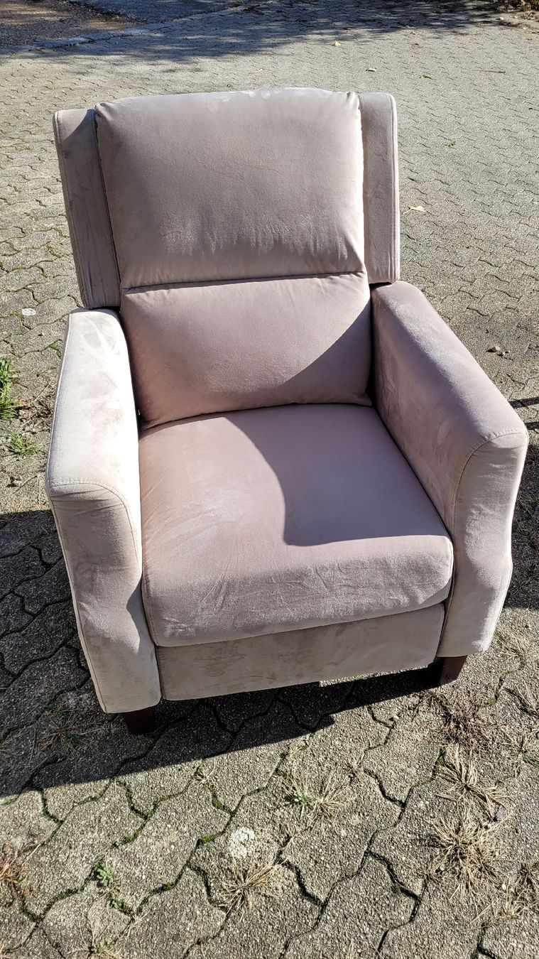 Sessel: Gemütlicher Relaxsessel, hellbeige, Top Zustand – Gebraucht aus Magden von Rdusty