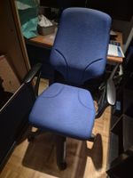 Bürostuhl Giroflex blau mit Kleiderbügel gebraucht