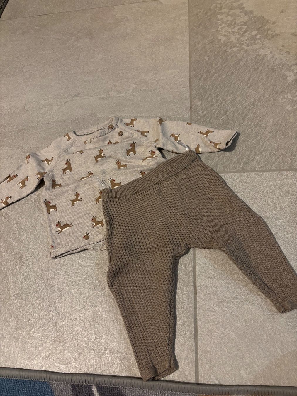 Kleiderpakete & -sets: Outfit – Gebraucht aus Schleinikon von Jessica_Lutishi