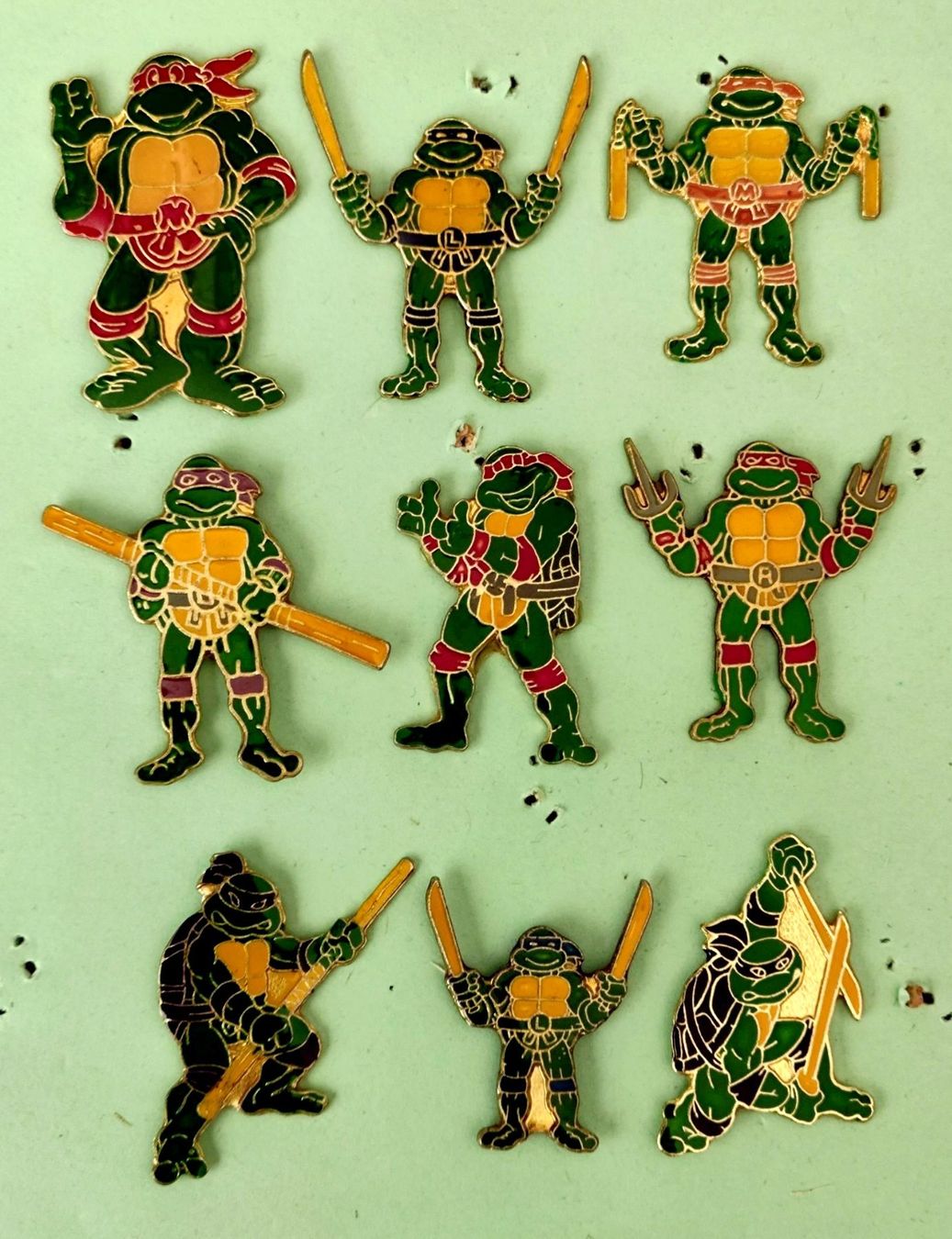Plaketten & Abzeichen: 9 Frosch Pins – Gebraucht aus Pfäffikon ZH von Colacity