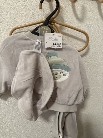 Baby Set Smile Pullover und Lätzchen grau Grösse 62