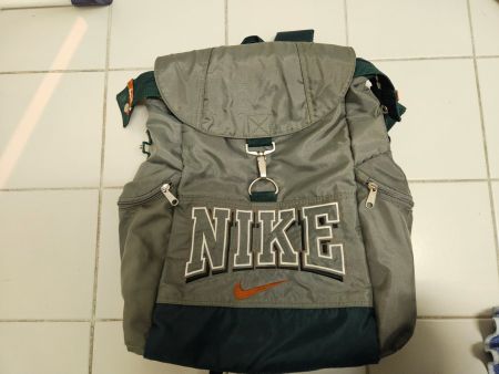 Rucksack Nike grau dunkelgrün gut erhalten