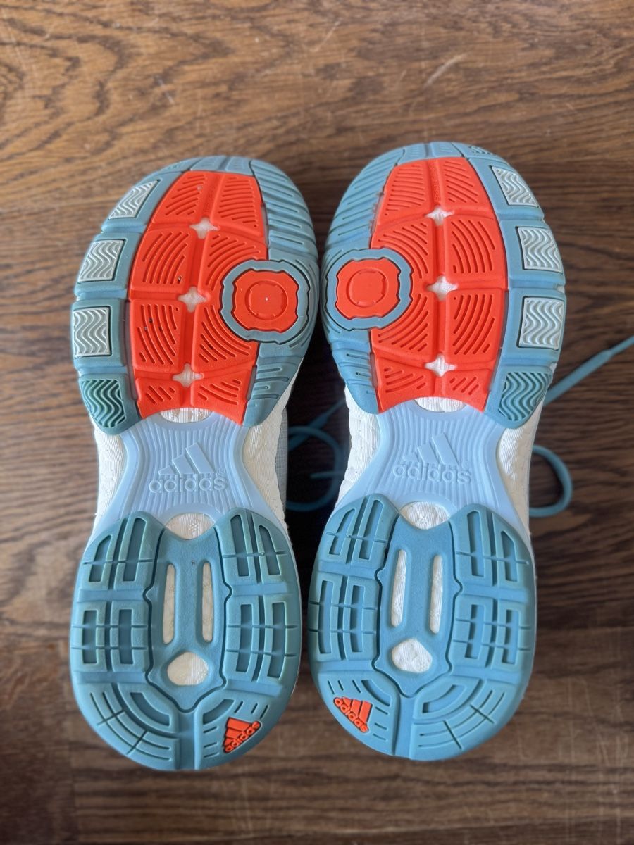 Adidas Scarpe da uomo: Adidas Hallenschuhe, Grösse 40, gebraucht – Usato da Schwyz venduto da Manuvolley80 2