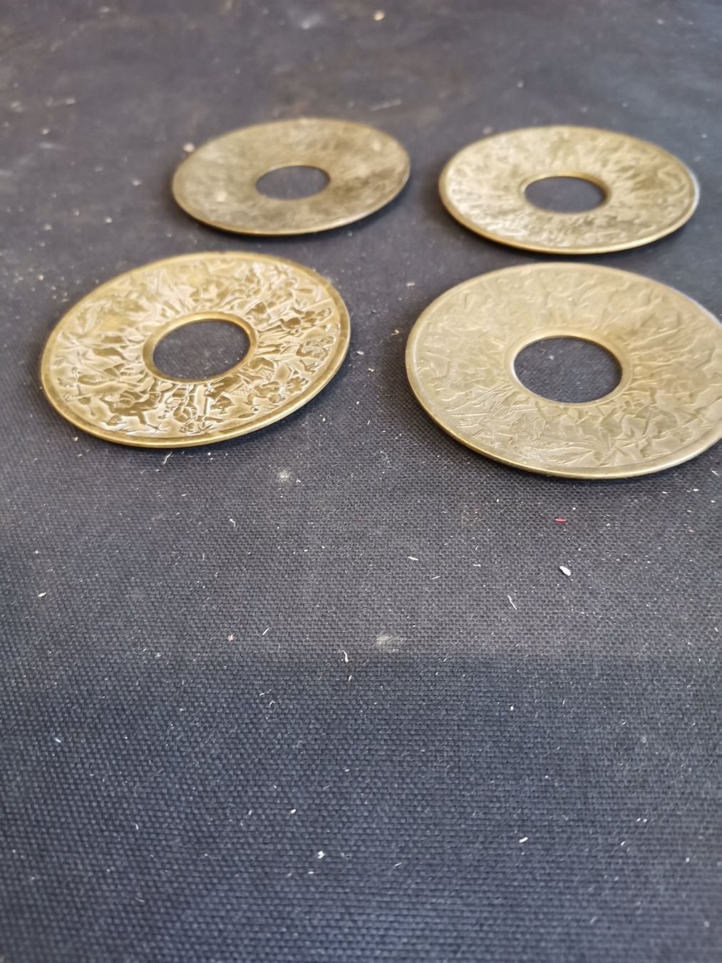 Supporti a parete: Bronze Abdeckung, Vorhanghalter Wandabdeckung Messing – Usato da Wiedlisbach venduto da materialkreislauf 7