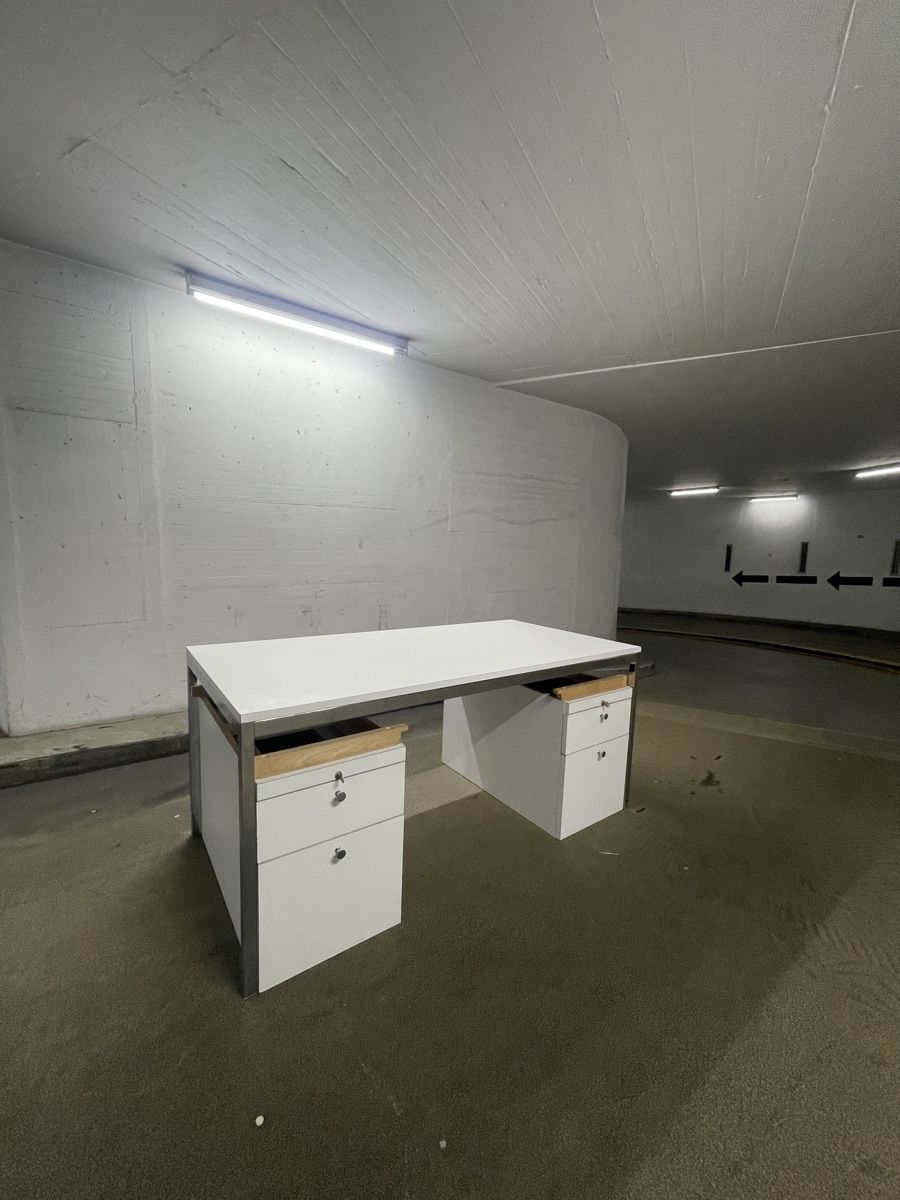 Bureaux: Bürotisch – D'occasion à Zürich par Bjthorsteinsen 4