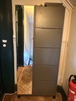Moderner Schuhschrank mit Spiegel