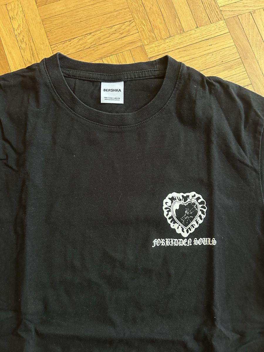 Bershka T-Shirts: T-Shirt Noir Bershka – Gebraucht aus Grand-Lancy von eli_x5k9 1