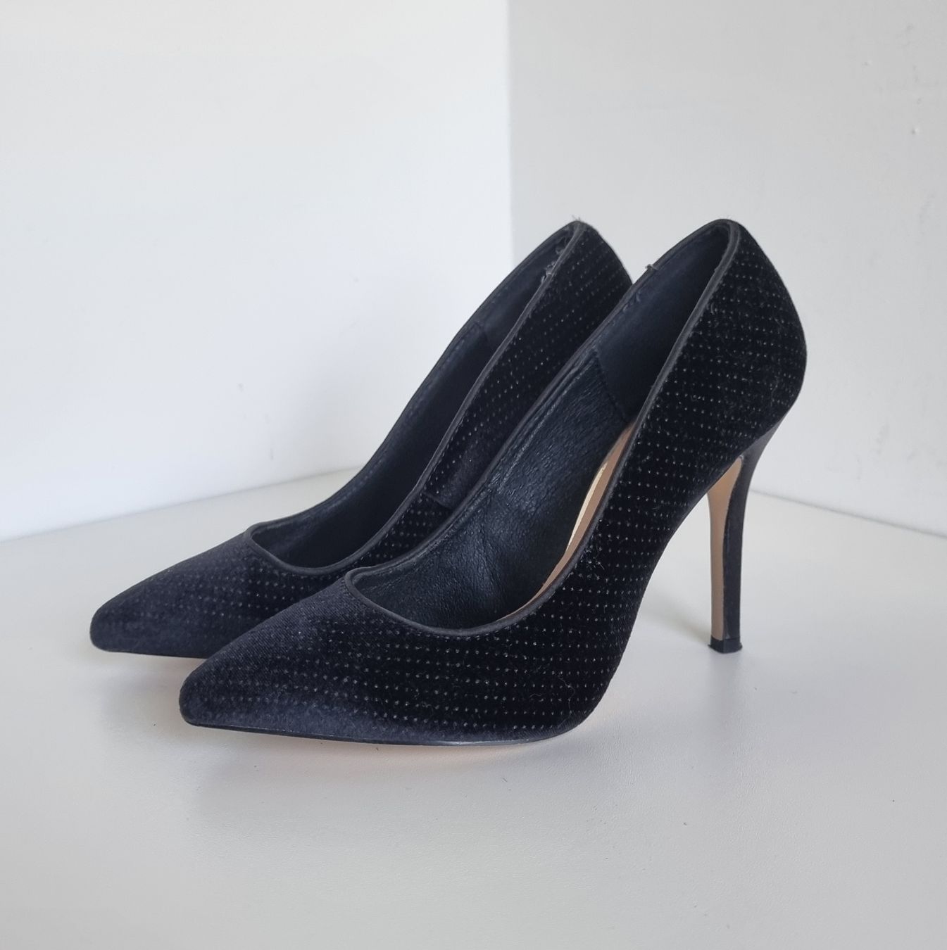 Scarpe da uomo: Ab CHF 1.- MENBUR Satin High Heels, Gr. 36 – Usato da Gontenschwil venduto da shop2hand 1