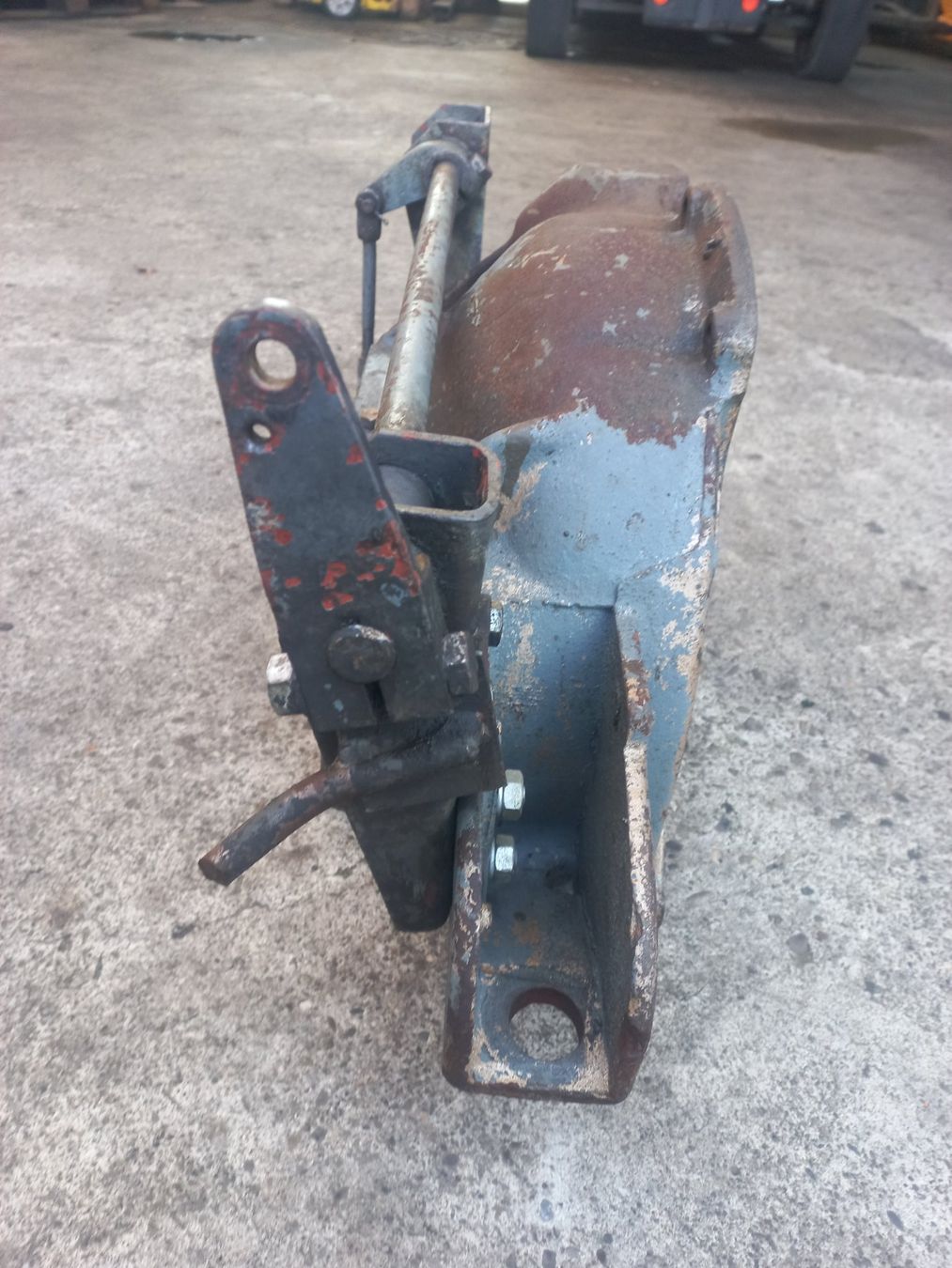 Mopar Tutti pezzi di ricambio auto: Oldtimer Kupplungsgehäuse Dodge WC  Mowag / Mopar / Chrysler – Usato da Dulliken venduto da Dullikenlerchclassic 4