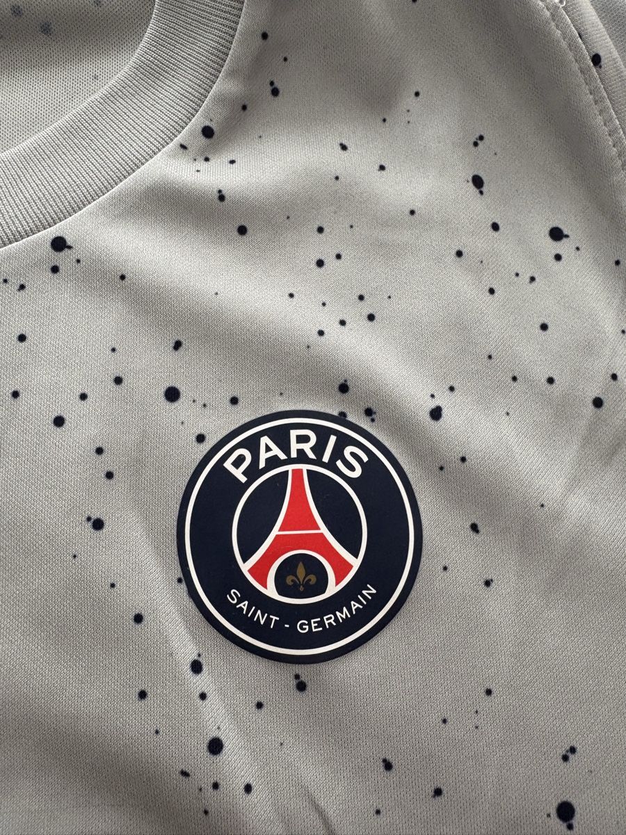 Jordan Maillots de corps & Pantalons: PSG Trainingstrikot 21/22 – D'occasion à Domat/Ems par tim_lq6b 1