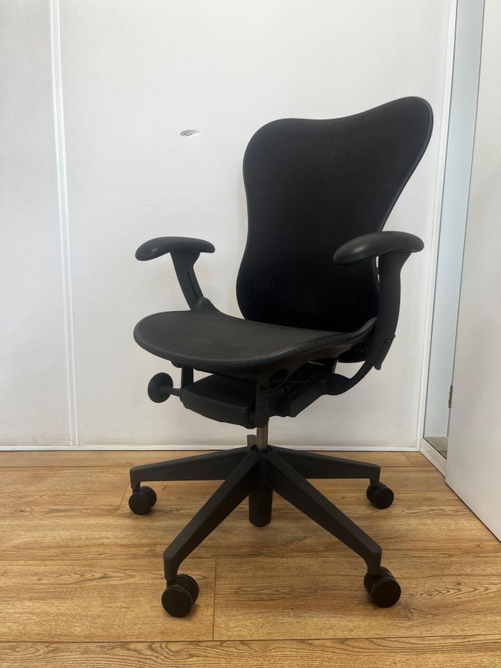 Herman Miller Chaises: Herman Miller Mirra 2 Graphite Butterfly – D'occasion à Purmerend par Offeco 7